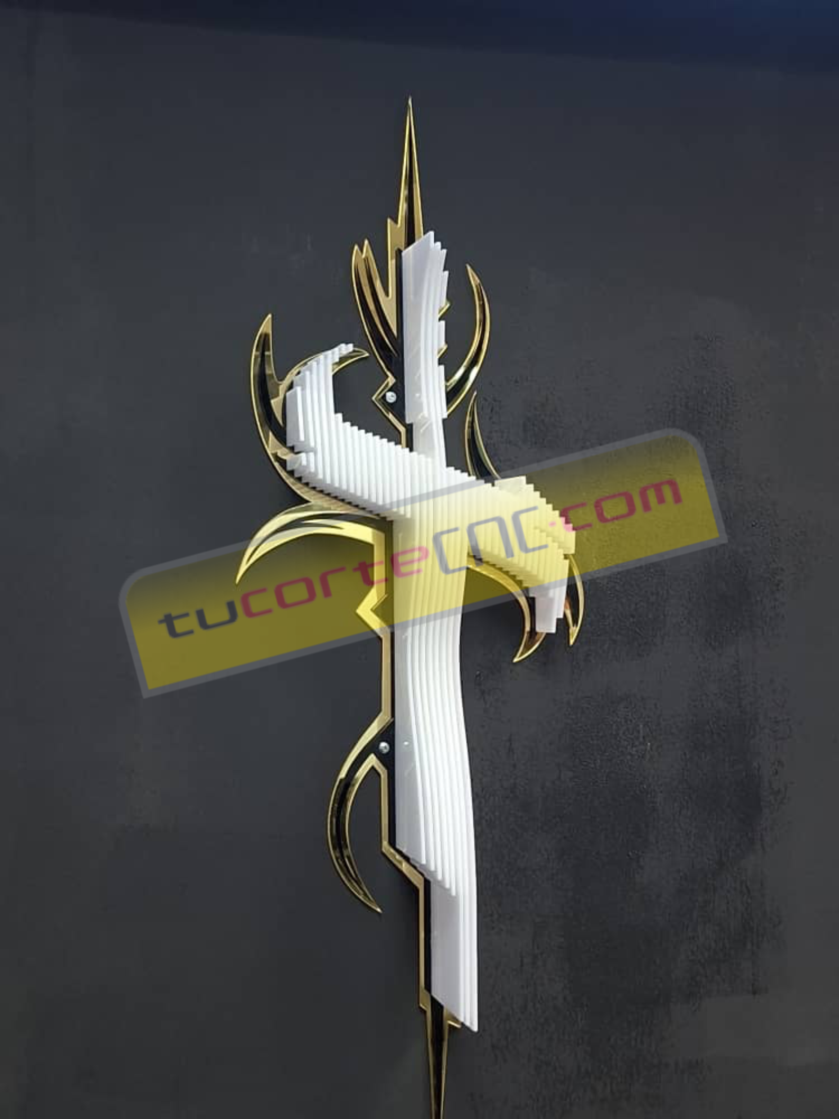 Logo Triada acrílico 3mm con Láser CNC